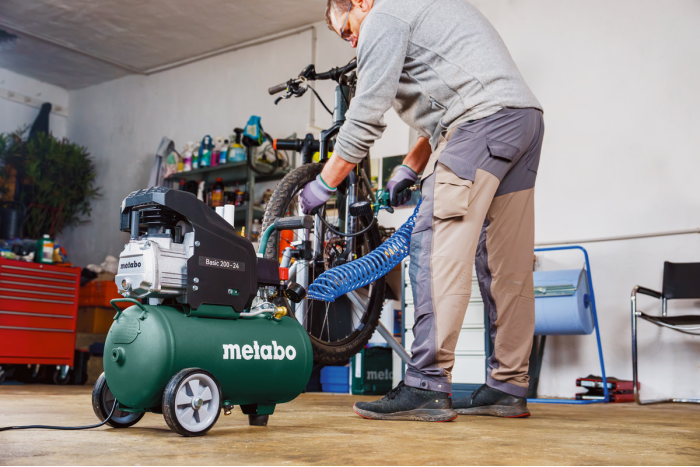 Купити Компресор Metabo Basic 200-24 (601522000). Офіційний магазин Metabo, фірмова гарантія з доставкою по Украіні