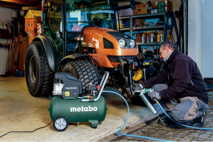 Купити Компресор Metabo Basic 250-50 (601524000). Офіційний магазин Metabo, фірмова гарантія з доставкою по Украіні