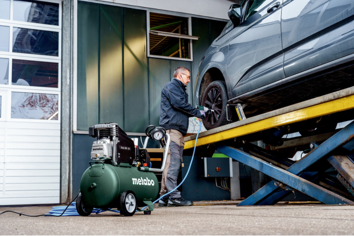 Купити Компресор Metabo Basic 300-50 (601525000). Офіційний магазин Metabo, фірмова гарантія з доставкою по Украіні